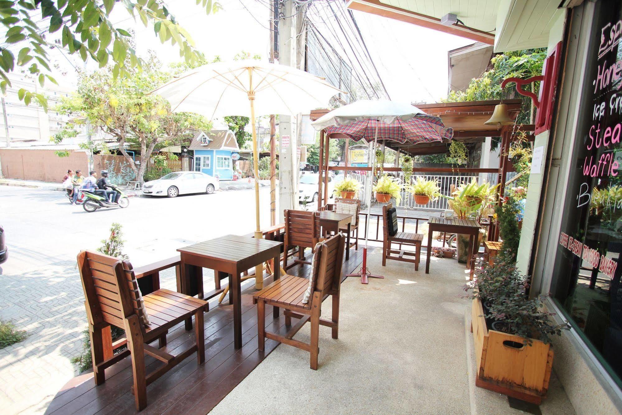 Chanchala Cafe & Hostel Hua Hin Ngoại thất bức ảnh